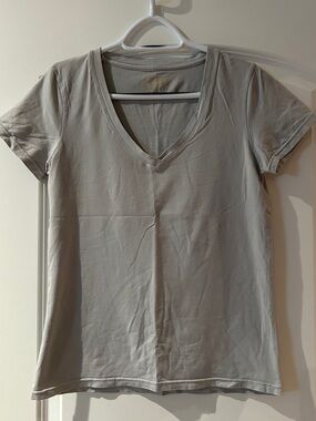 Cherokee V-Neck Short Sleeve Tee in Light Gray